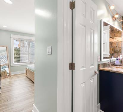 Cal King Bdrm with En Suite Bath