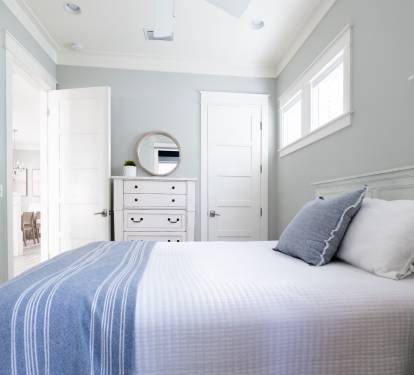 1st Floor Onsuite Bedroom with Queen Bed