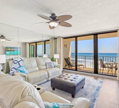Comfortable leather reclining sofas to lounge indoors & watch TV or the waves!