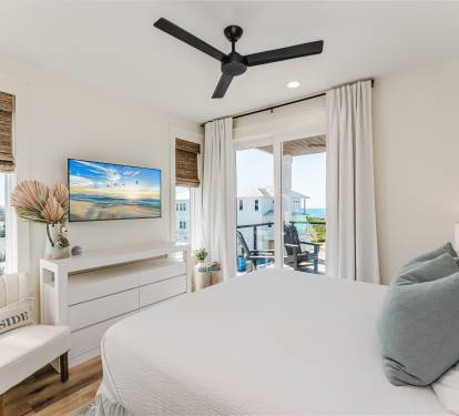 King Ensuite 1 with Gulf Views & Balcony