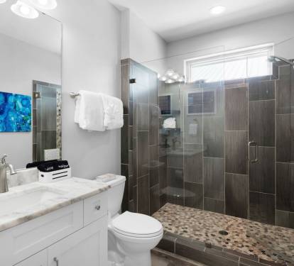Waterfront Bedroom w/ King Bed, Smart TV & En Suite Bathroom w/ Walk-in Shower