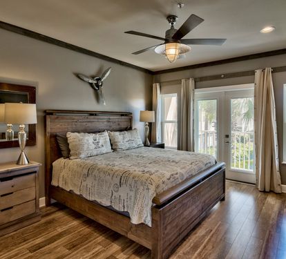 Master King Bedroom with Balcony access and en suite bath