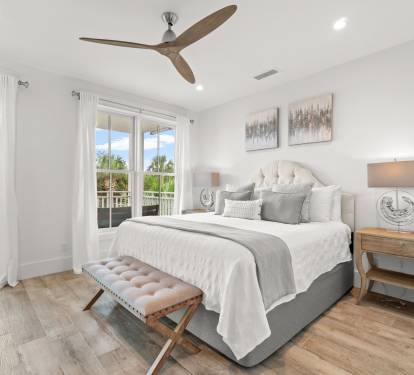 Upstairs King Master Bedroom