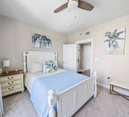 Bedroom #2- The Palm Room, with beautiful city views! 