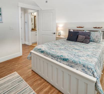 Queen bedroom upstairs