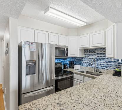 Well-equipped kitchen w/ ample counter space for cooking.
