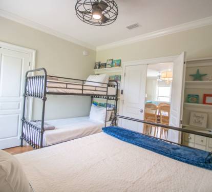 3rd Bedroom: Queen w/ Twin Bunks