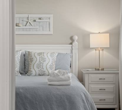 Additional bedroom w/ neutral tones and a calm, uncluttered layout