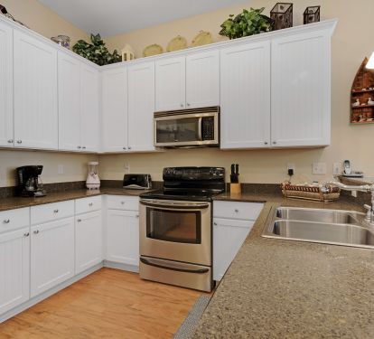 Stainless steel appliances and granite counter tops in kitchen