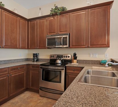 Ktichen features stainless steel appliances &amp; granite countertops
