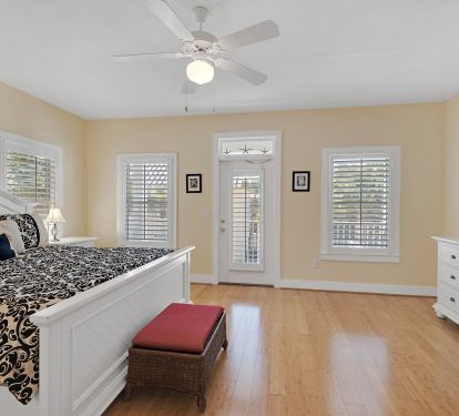 Master bedroom suite w/ king bed, lg flat screen tv and access to balcony