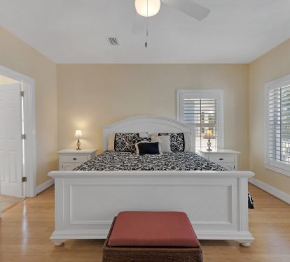 upstairs master bedroom has attached bath