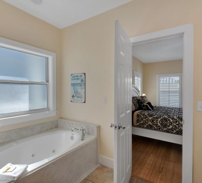 jetted tub in master bath