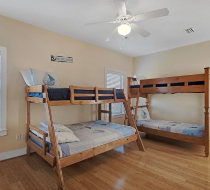 Bunk room has two sets of Full/twin bunks!