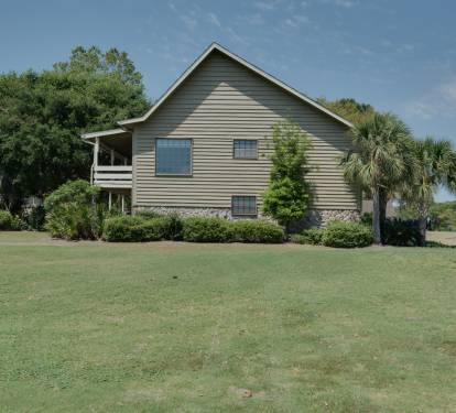In addition to offering two of the most beautiful golf courses in the area, Seascape has a complete tennis facility 