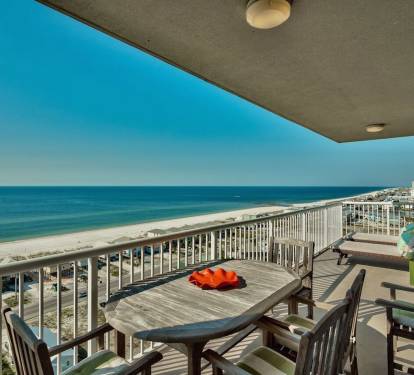 Teak outdoor dining table with 6 chairs