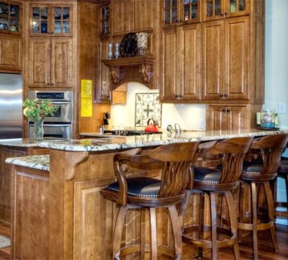 Breakfast Bar &amp; Kitchen
