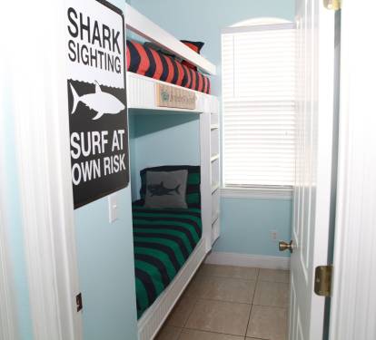 Twin bunk room on main level