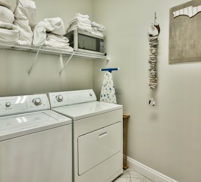Full laundry off Kitchen