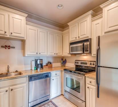 Carriage House full kitchen with granite counter tops and stainless steel appliances