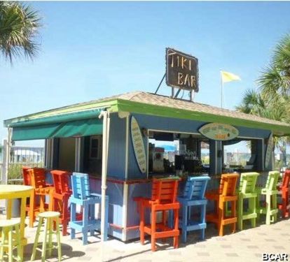 Pool side Tiki Bar available in season
