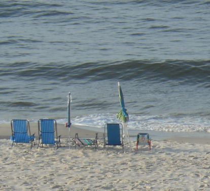 Enjoy a day on the beautiful sugar sands of Gulf Shores at Seawind 409.  We are waiting for you!
