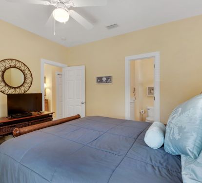 queen bedroom has large flat screen tv and access to guest bath