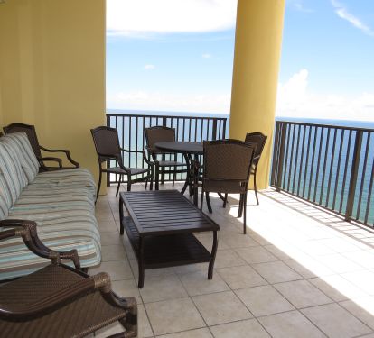 Large Furnished Patio 