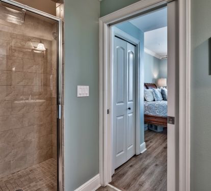 MASTER BATH W/SHOWER