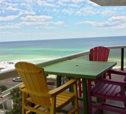 Huge Balcony with new furniture, table, chairs, chaise lounge Just RELAX:) Watch the sunrise with your morning coffee. Enjoy an evening beverage as well.