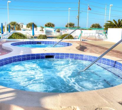 2 large hot tub. Also a Bathhouse with showers saunas and bathrooms. Men and Womens. Also a kiddie pool.