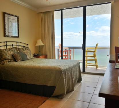 601a 3rd bedroom King sized bed ceiling fan flatscreen TV DVD iPod player Gulf Front Private Balcony :)