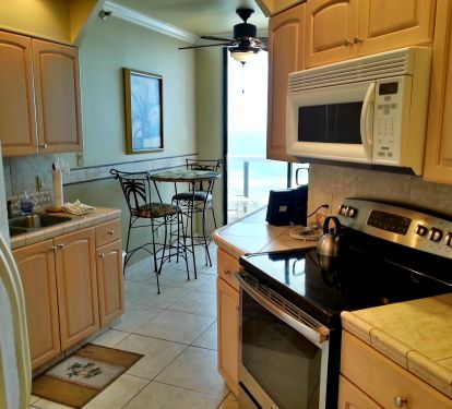 Fully epuipped kitchen with a snack bar and a breakfast area. Balcony Access