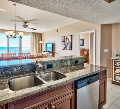 Kitchen and eat in counter