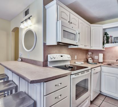 Fully Equipped Kitchen With Breakfast Bar