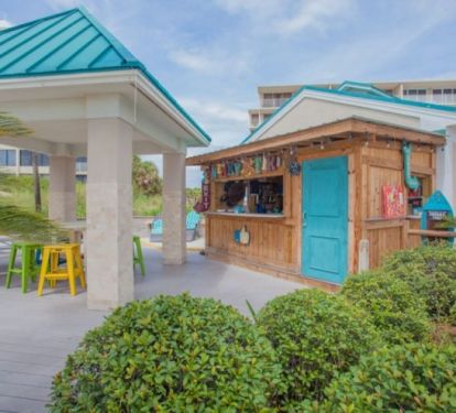 Tiki Snack Hut located at 1 of the 3 pools