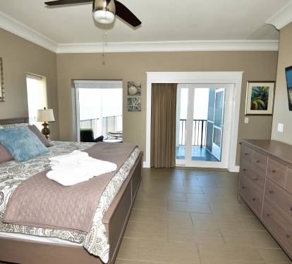 3RD FLOOR MASTER KING BEDROOM OPENS OUT TO GULF FRONT PRIVATE BALCONY