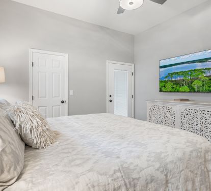 Master King Bedroom 1 in Main House w/ en suite Bathroom 