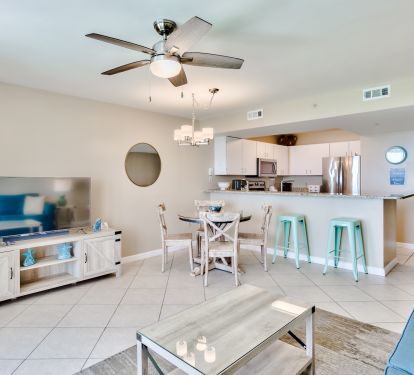 1710 Living and dining area