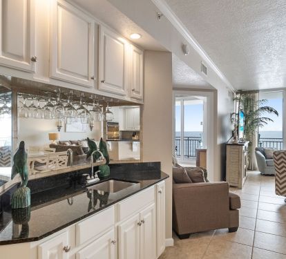 Colonnades Wet Bar