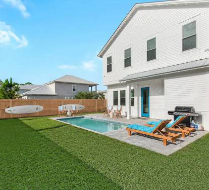 Bliss-14 Quiet, peaceful, fenced backyard complete with 4 free bikes, 2 free paddleboards, 1 free grill, and and a private pool that is seasonally heated for...you guessed it...free!