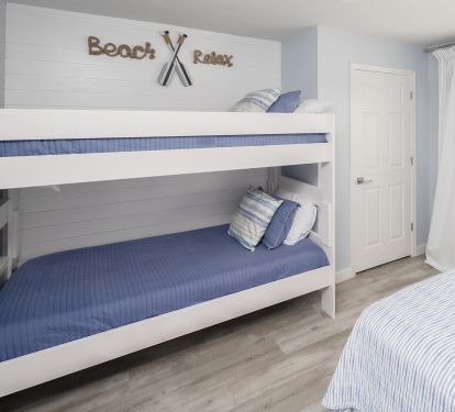 2nd bedroom with adult size bunkbeds ,queen size bed, ceiling fan and ROKU TV.