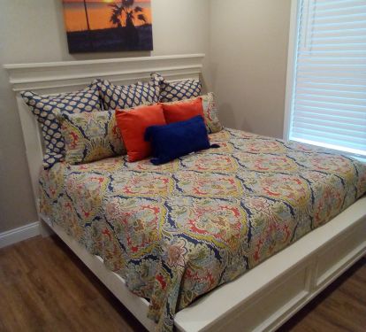 King bed here also