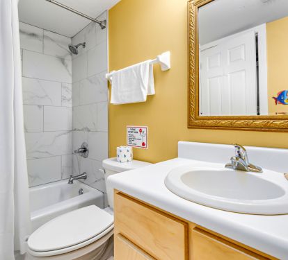 Queen Bathroom