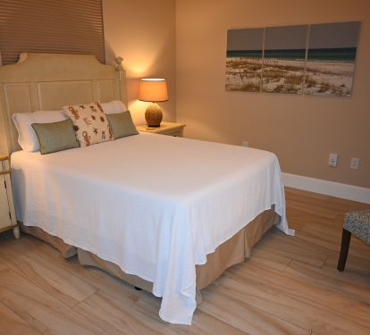 Guest Bedroom With Queen Bed.