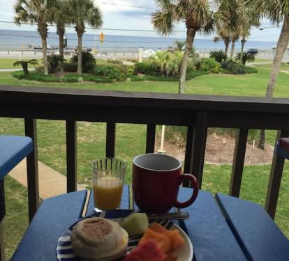 Start your day with breakfast on the balcony and a stunning view of the gulf!