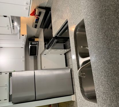breakfst bar into kitchen
