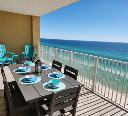 Oceanfront dining for 6.