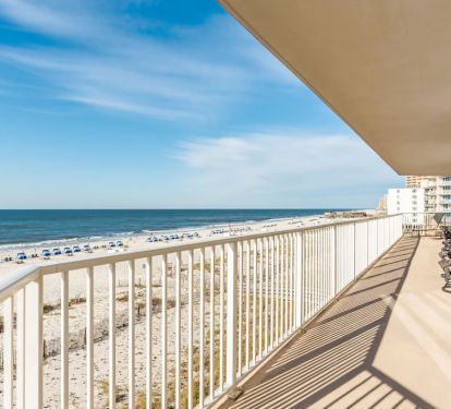 180 degree ocean view East view shows the Pie