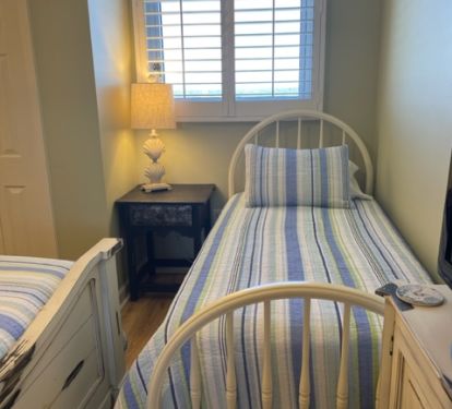 Guest Bedroom with Queen Bed and Twin Bed
